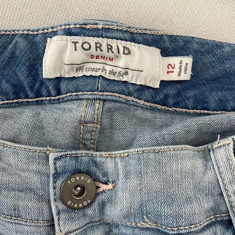 Torrid Denim Bermuda Jean Shorts Light Wash 5-Pocket Women Size 12 - Picture 6 of 10